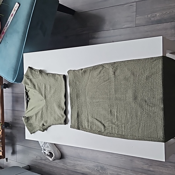 2 for 1 Dynamite Matching Set Maxi Skirt and Crop Top set in Green Bodycon fit - Picture 3 of 9